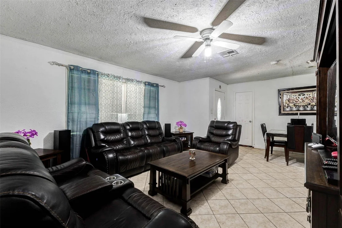 Photo of 1607 Beusch Drive
