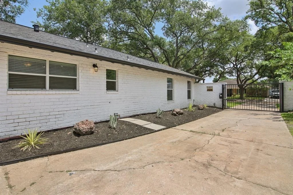 Photo of 6222 Queensloch Drive