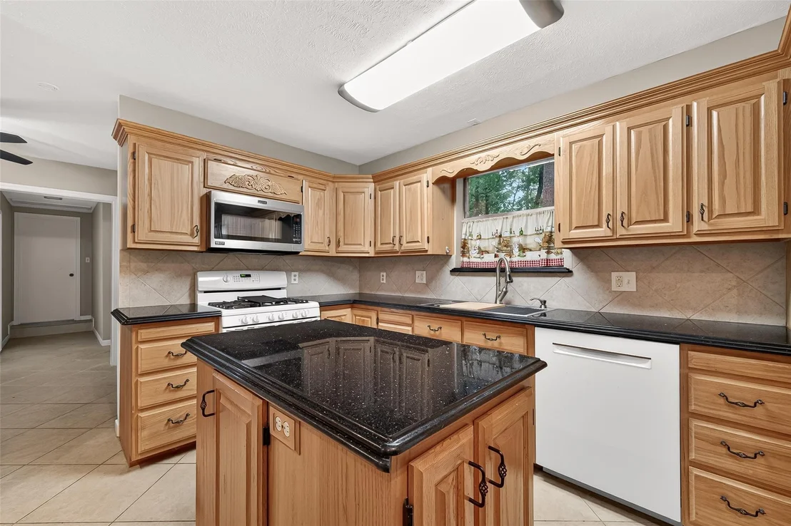 Photo of 2182 Tree Lane