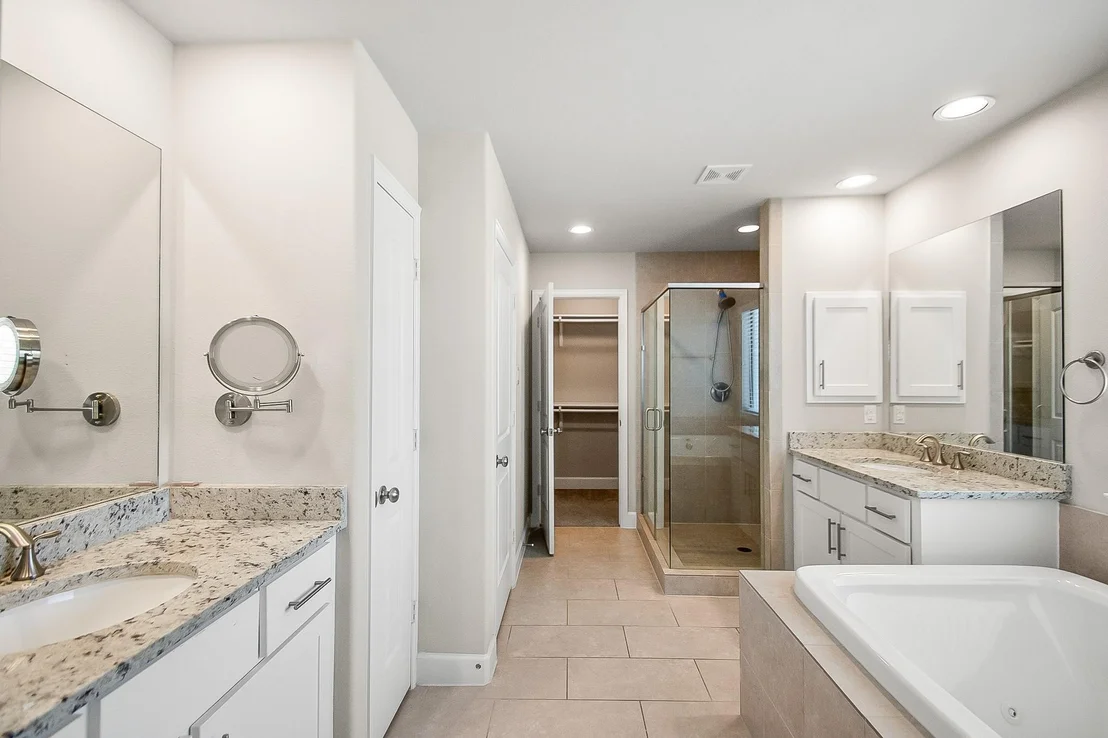 Photo of 5328 Larkin Street