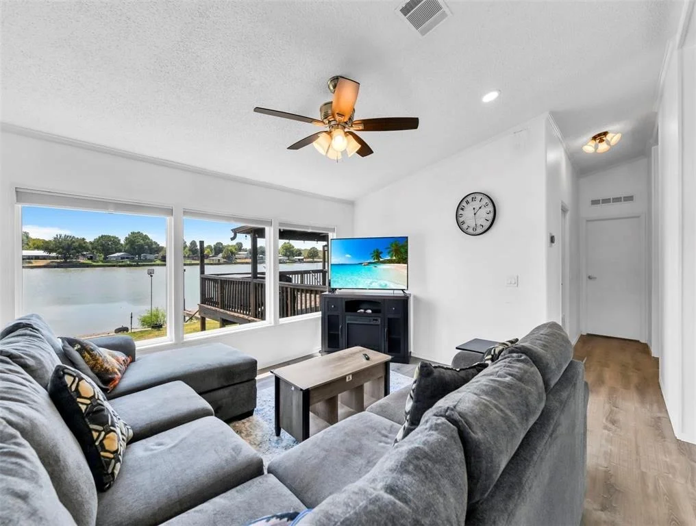 Photo of 336 River Oaks Drive