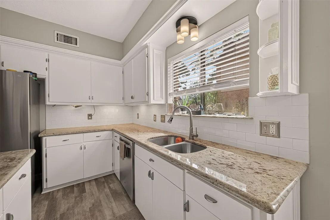 Photo of 18234 Oakhampton Drive