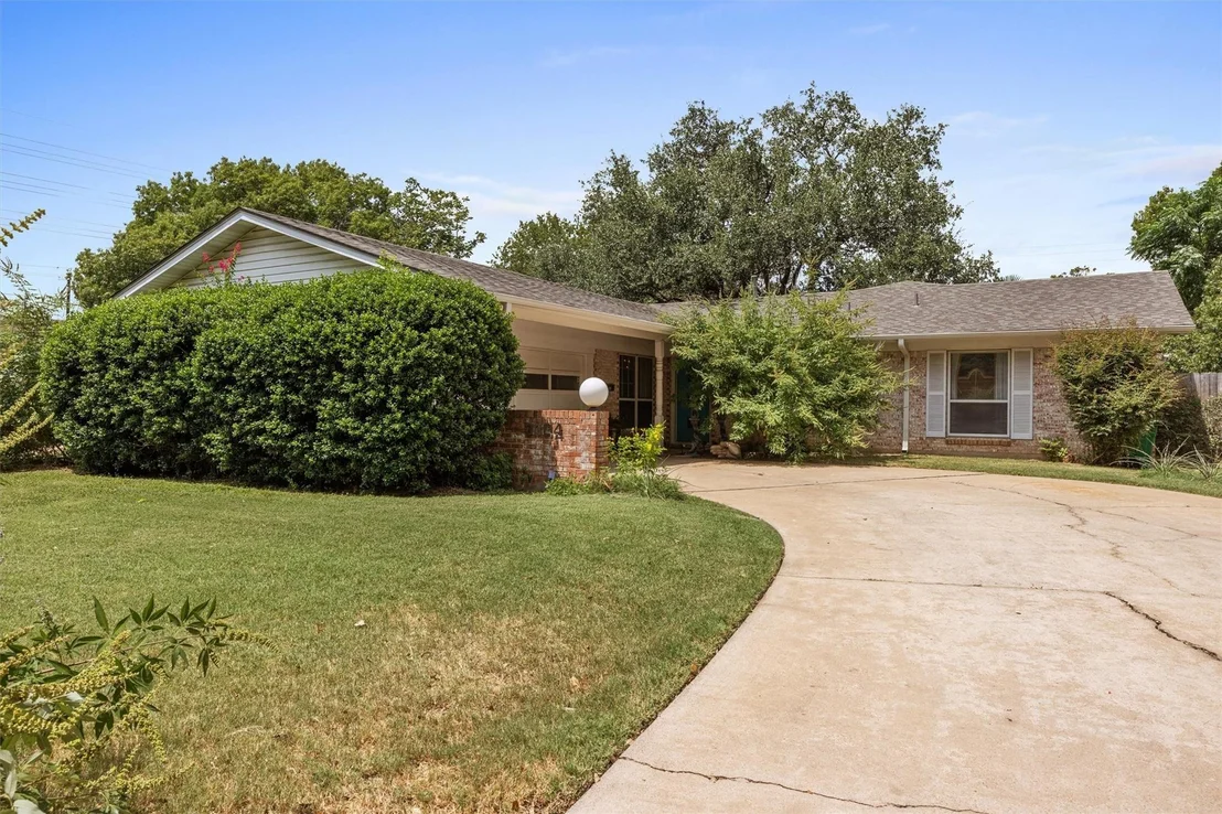 Photo of 3304 Whitepine Drive