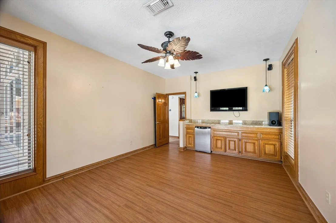 Photo of 1835 Raintree Circle