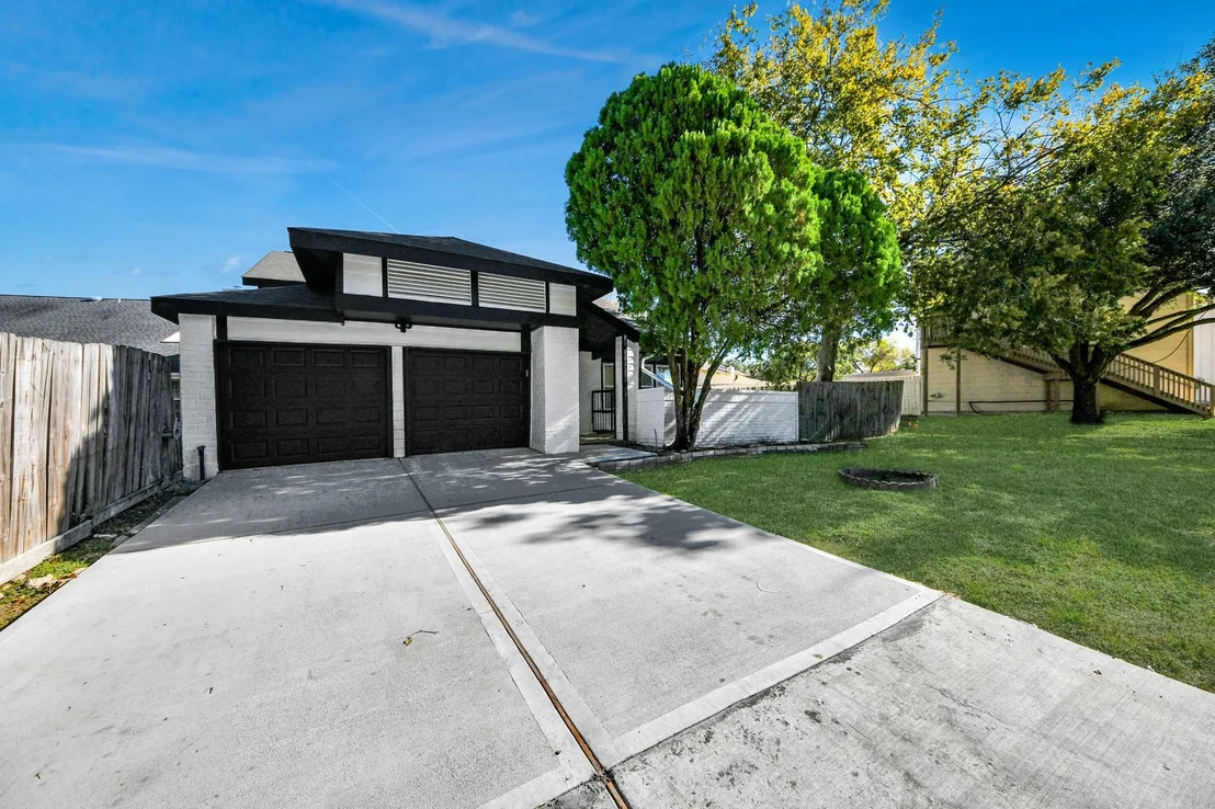 Photo of 2911 Meadowgrass Lane
