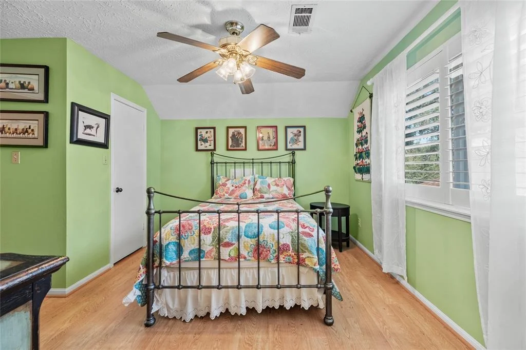 Photo of 922 Montview Drive