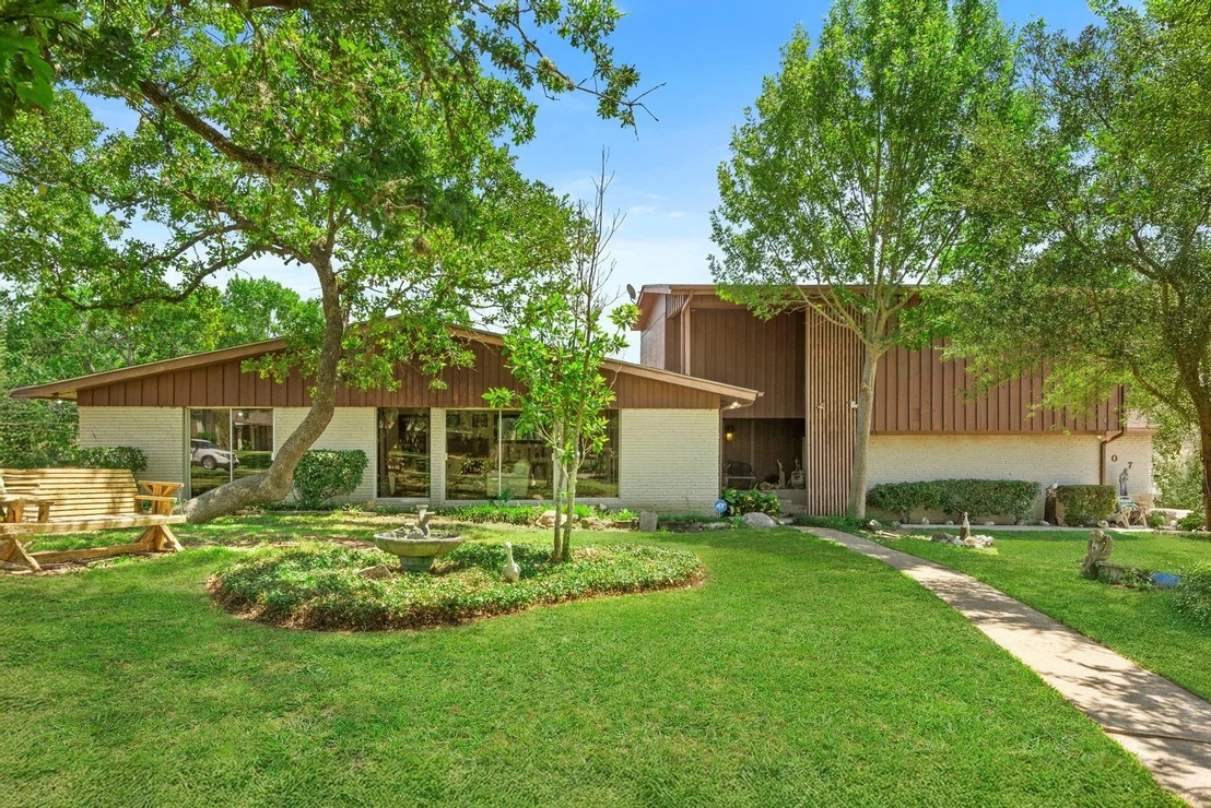 Photo of 707 Scenic Drive
