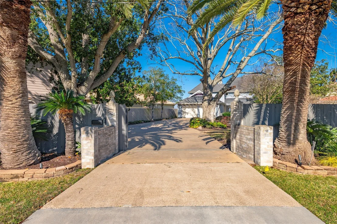 Photo of 5123 W Bayshore Drive