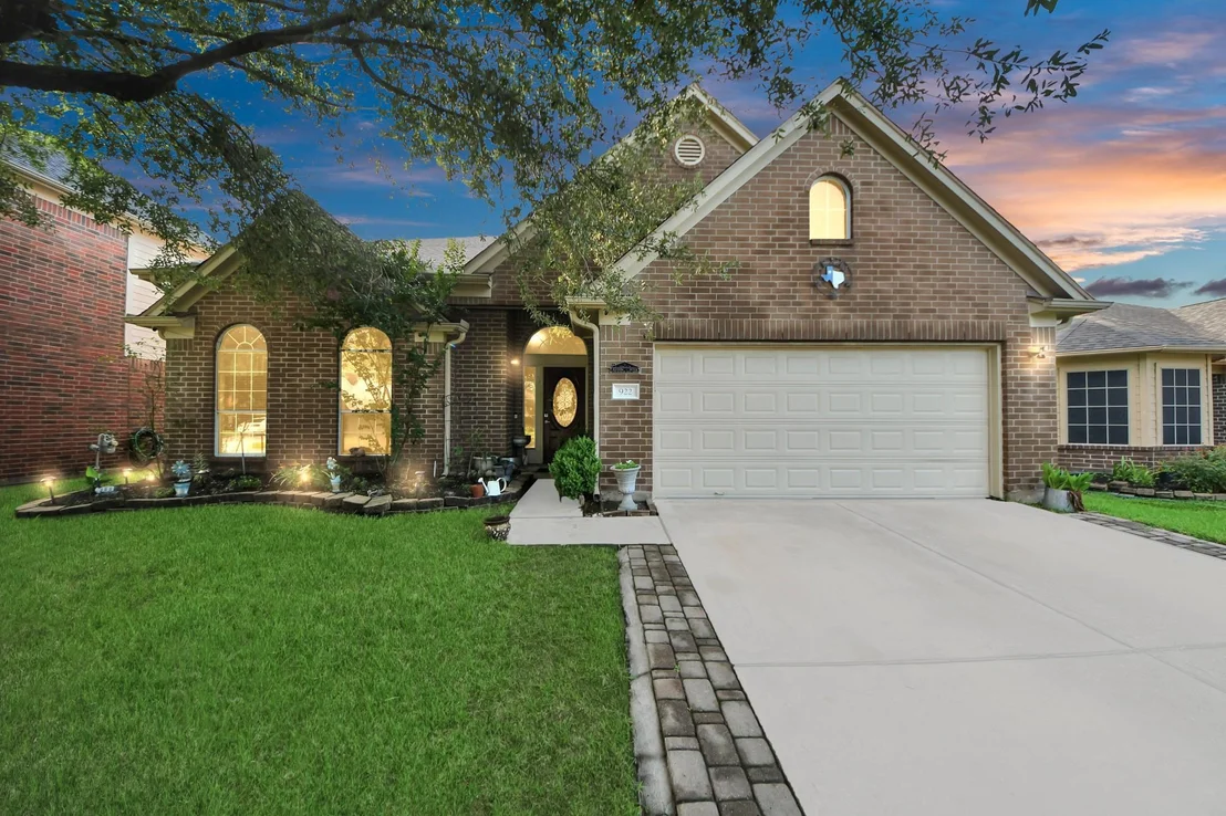Photo of 922 N Sky Drive