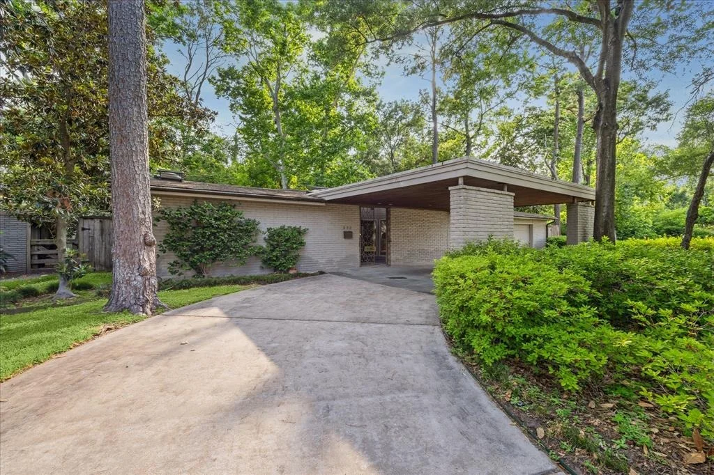 Photo of 323 Electra Drive