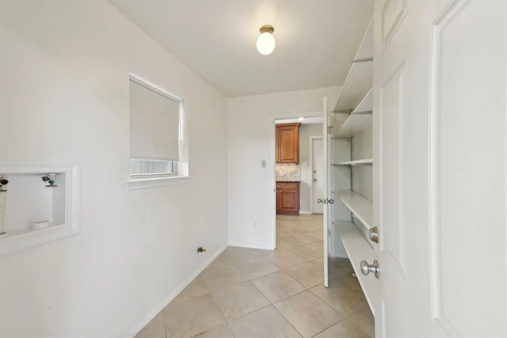 Photo of 8915 Roos Road