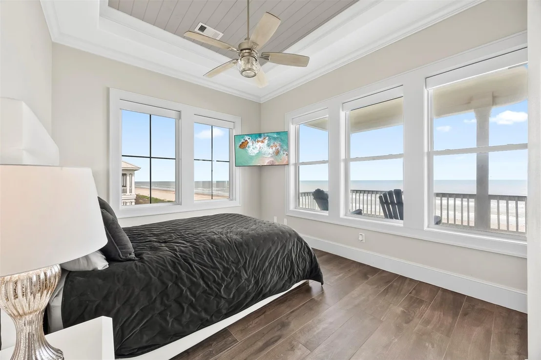 Photo of 11707 Beachside