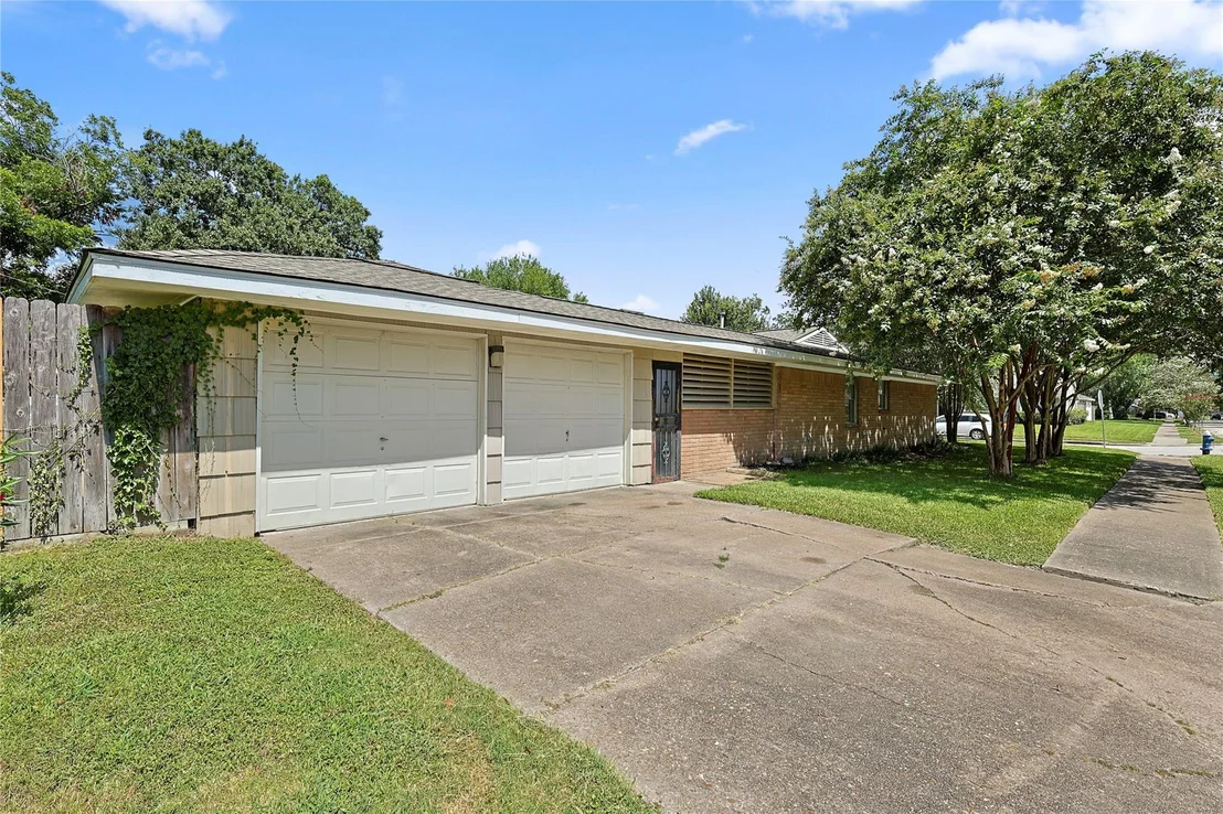 Photo of 5703 Belrose Drive