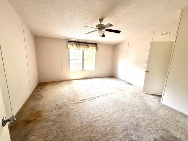 Photo of 406 E Lois Lane