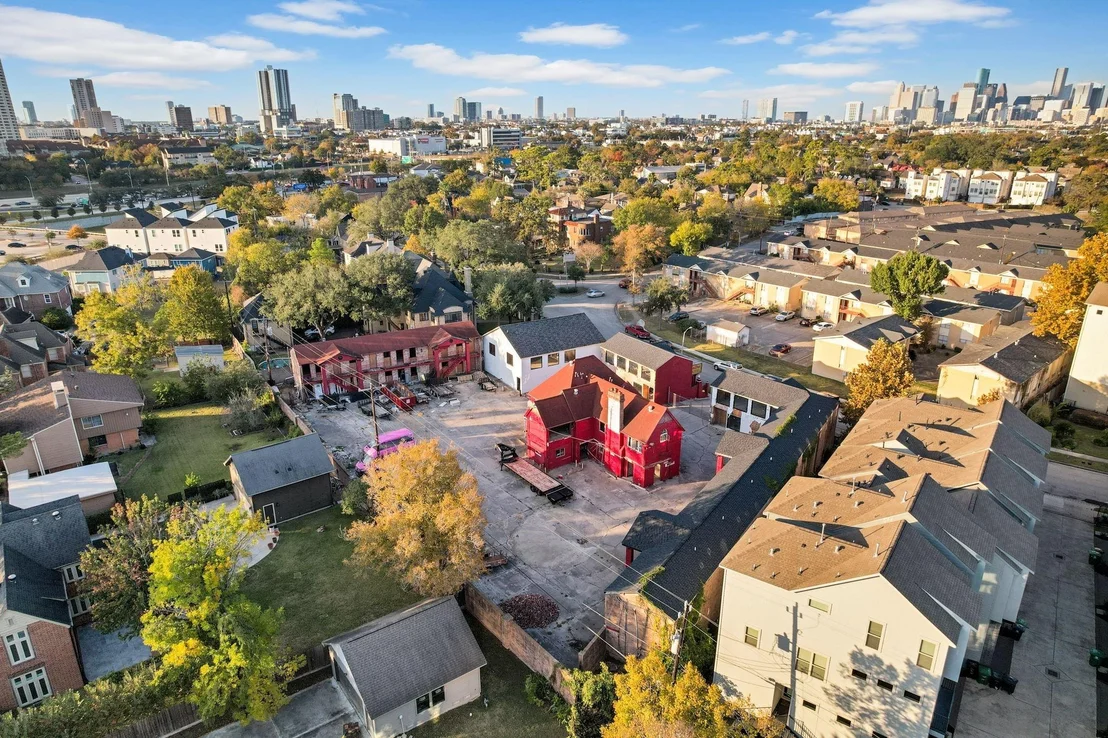 Photo of 2612 Riverside Drive