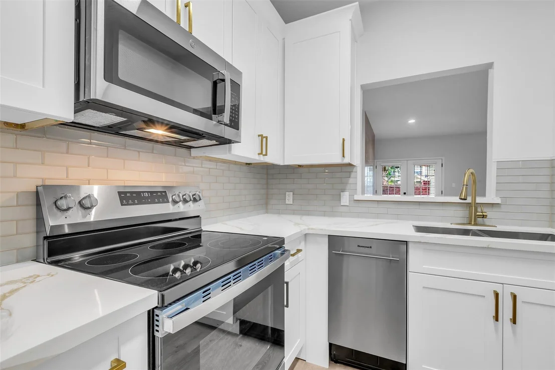 Photo of Unit 10 at 4900 Floyd Street