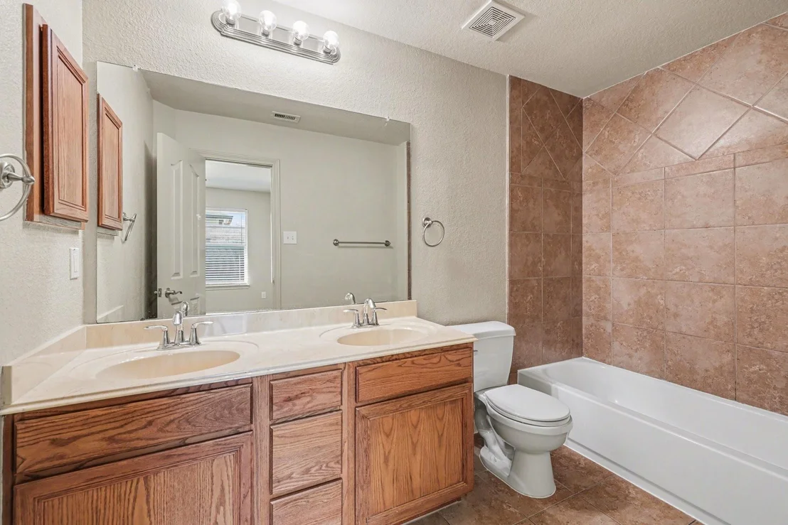 Photo of 4921 Summer Ridge Drive