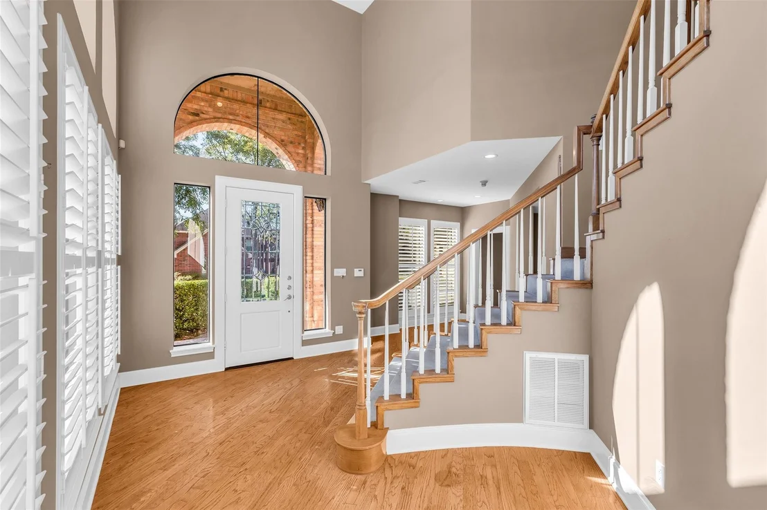 Photo of 566 Edgewood Drive