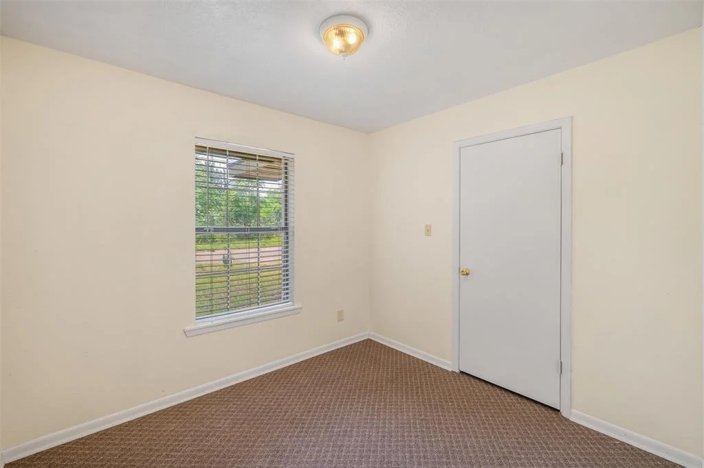 Photo of 906 W 3rd Street