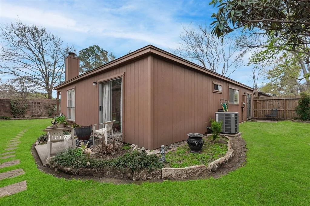Photo of 6826 Bullinger Drive