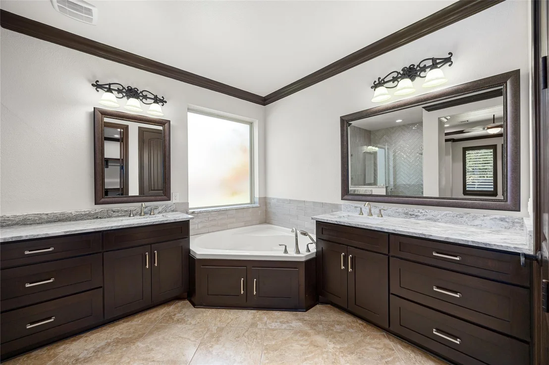 Photo of 8989 Stone Oak Drive