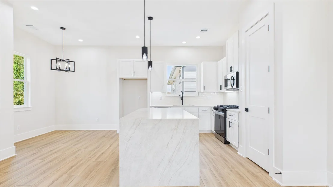 Photo of 4504 Robertson