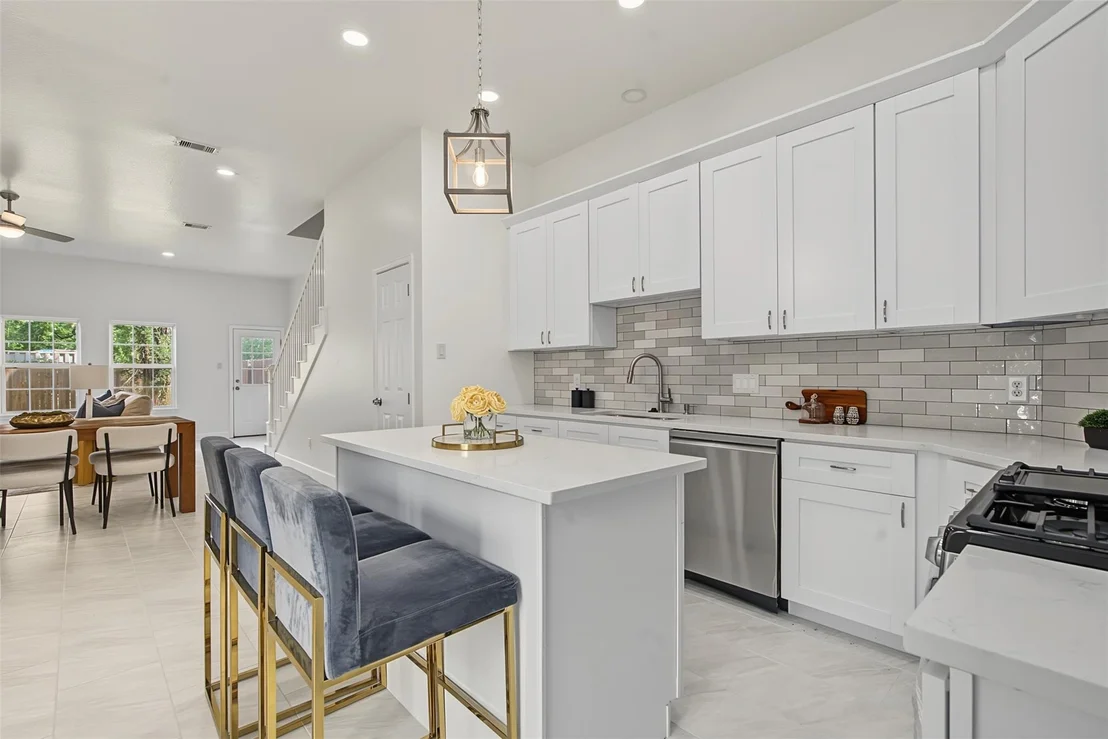 Photo of 8153 Crestview Drive