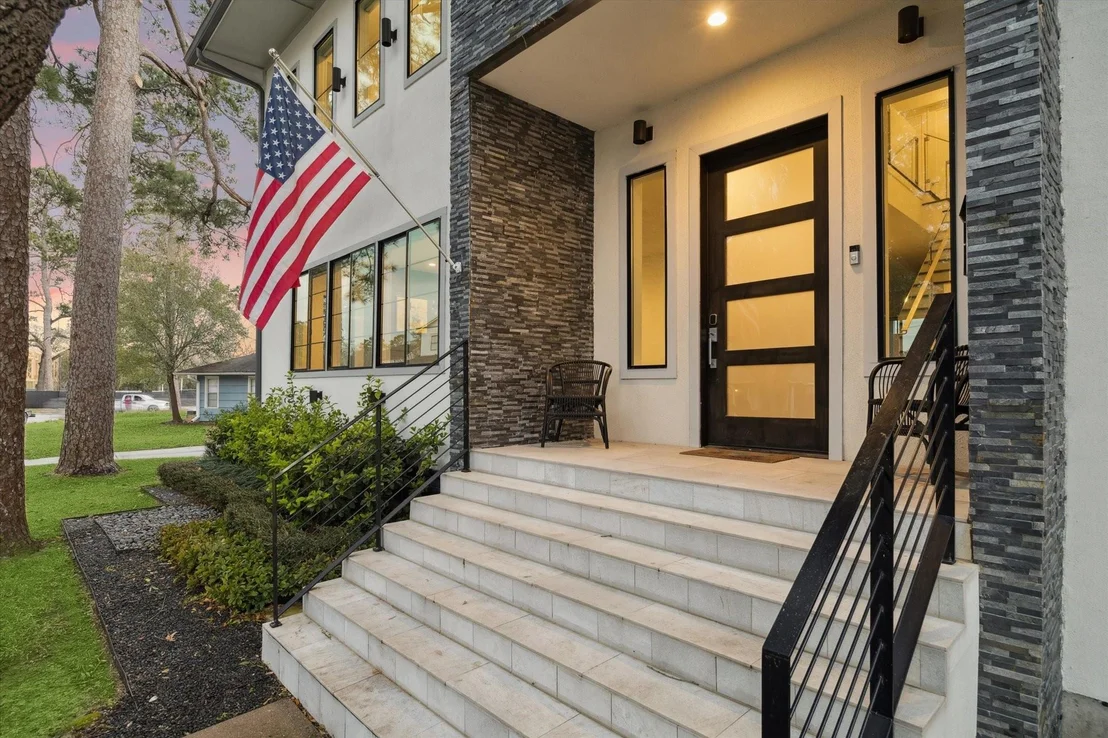 Photo of 1010 Waltway Drive