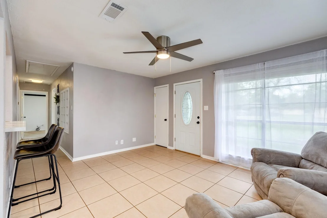 Photo of 108 Avenue E