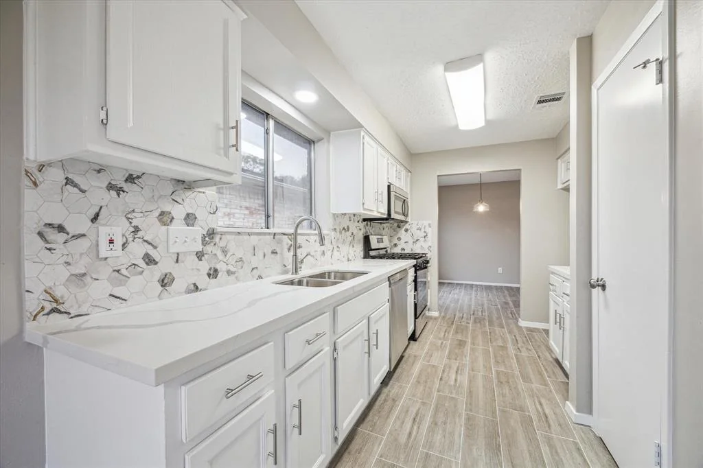 Photo of 16111 Windom Drive