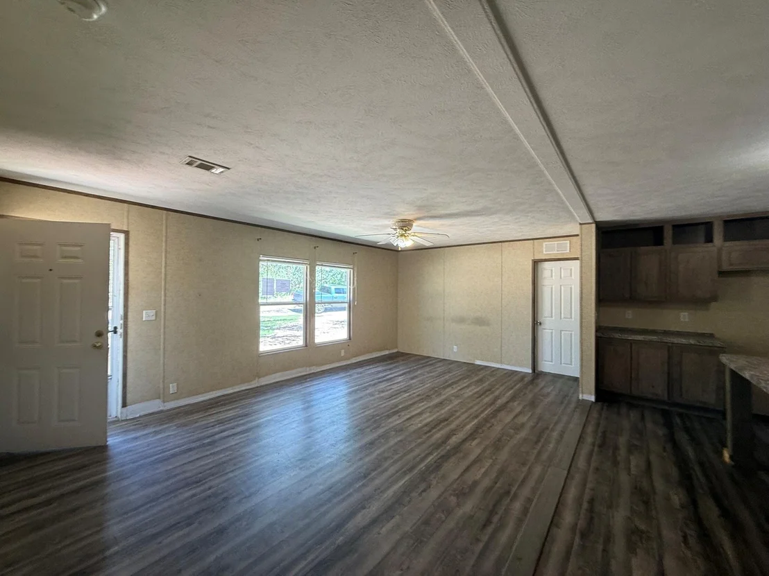 Photo of 600 Lakeview Loop