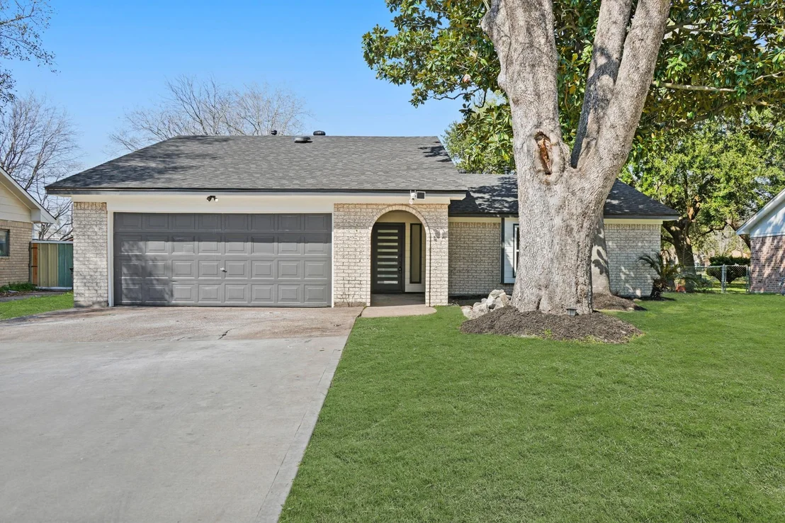 Photo of 13102 Maxim Drive