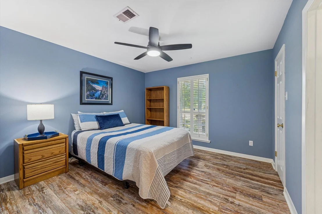 Photo of 10902 Mullins Drive