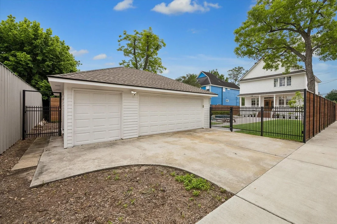 Photo of 3915 Golf Drive