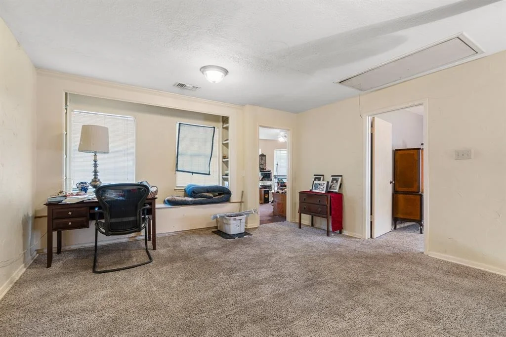 Photo of 323 Laura Lane