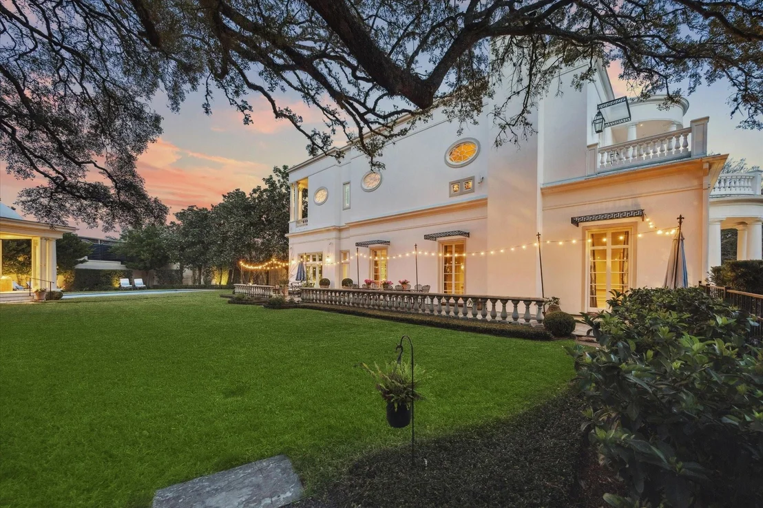 Photo of 20 Sunset Boulevard