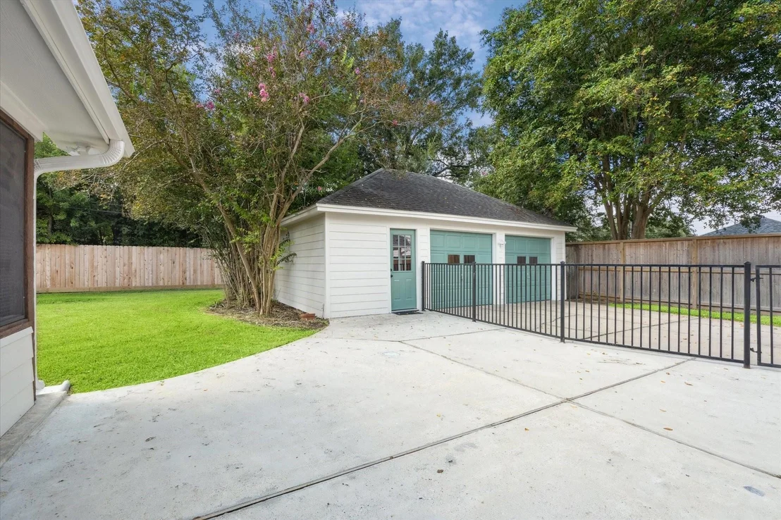Photo of 8011 Meadowcroft Drive
