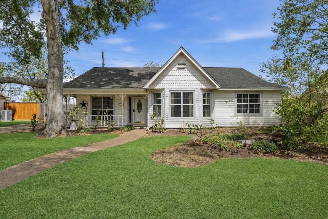 Photo of 22338 Wetherburn Lane