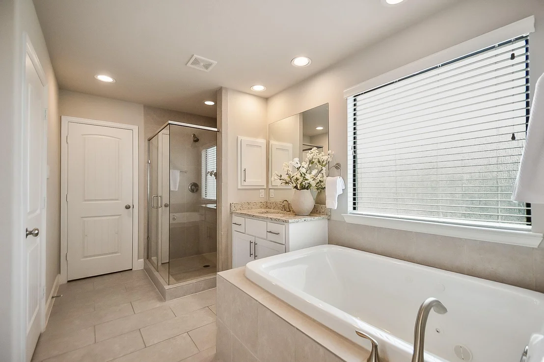 Photo of 5328 Larkin Street