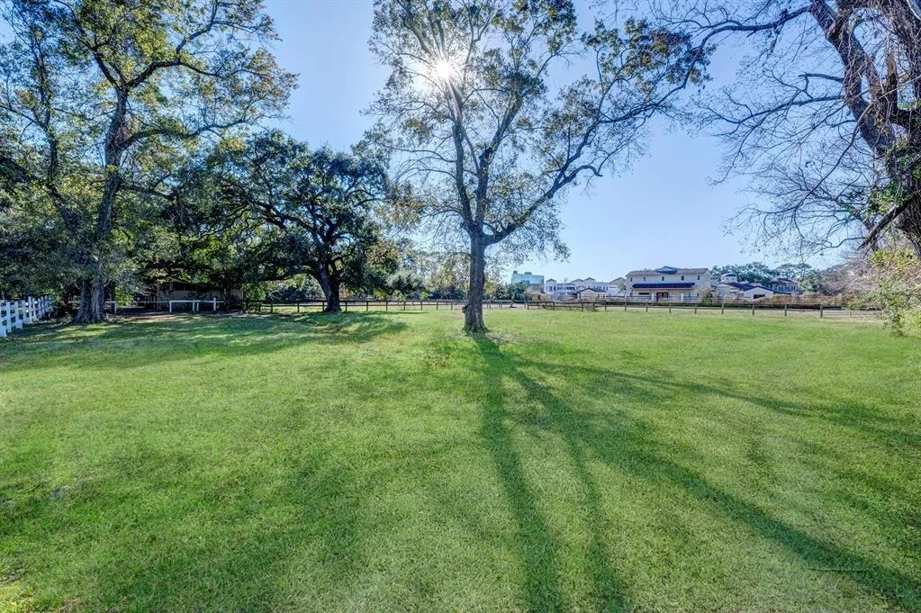 Photo of 5 E Rivercrest Drive
