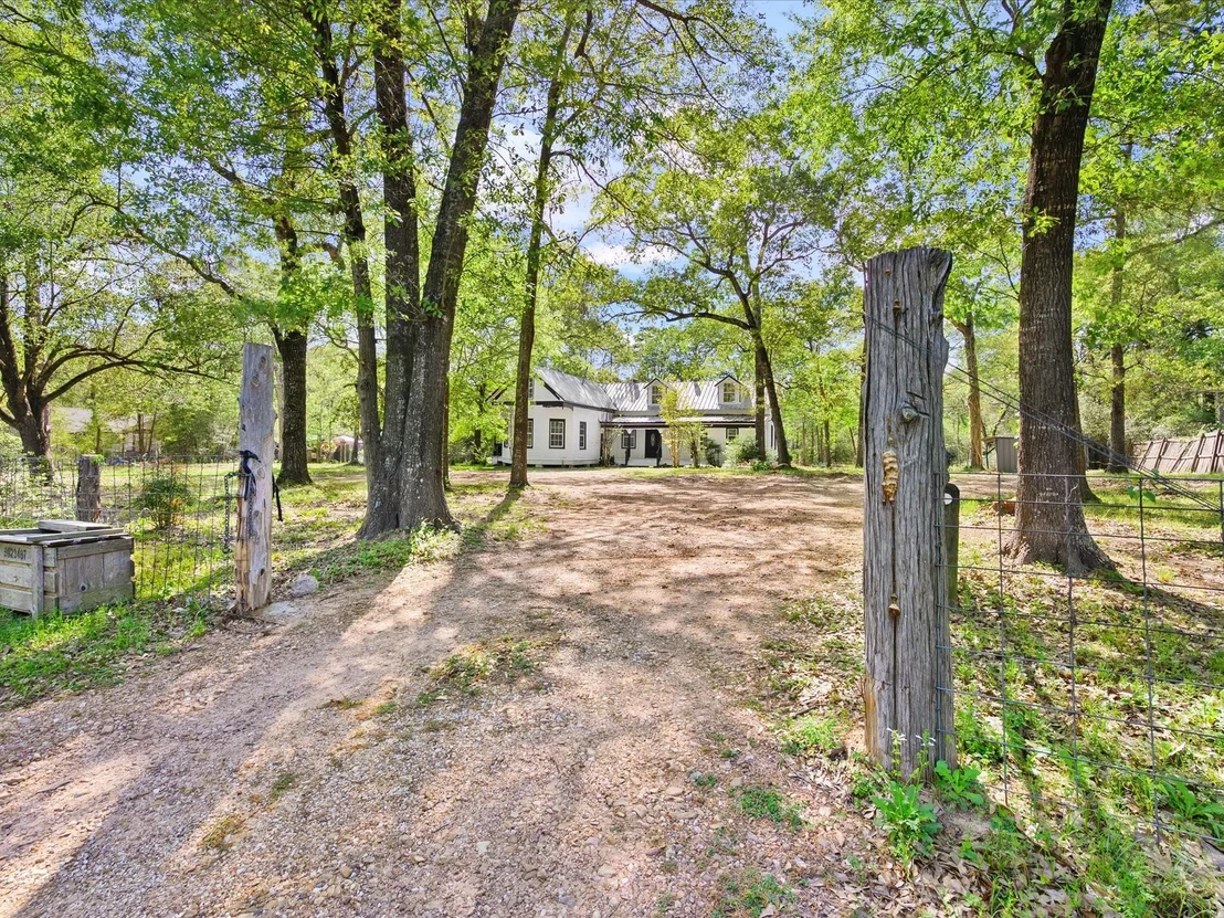 Photo of 16958 Cedar Road