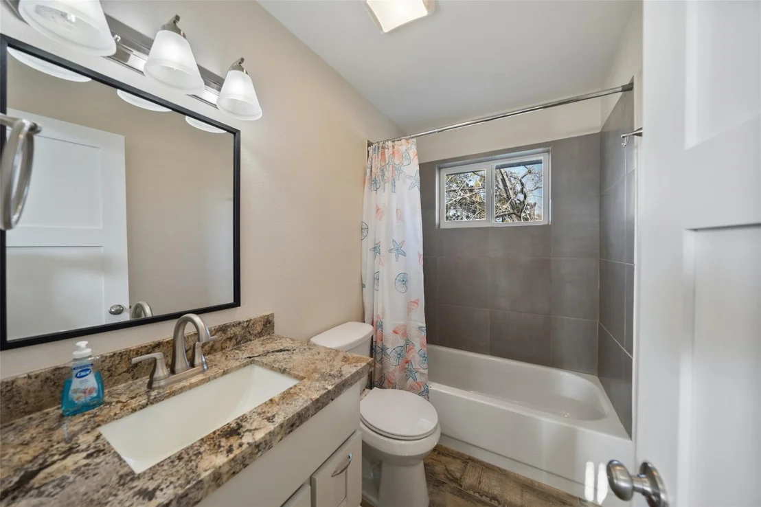 Photo of 414 County Road 243