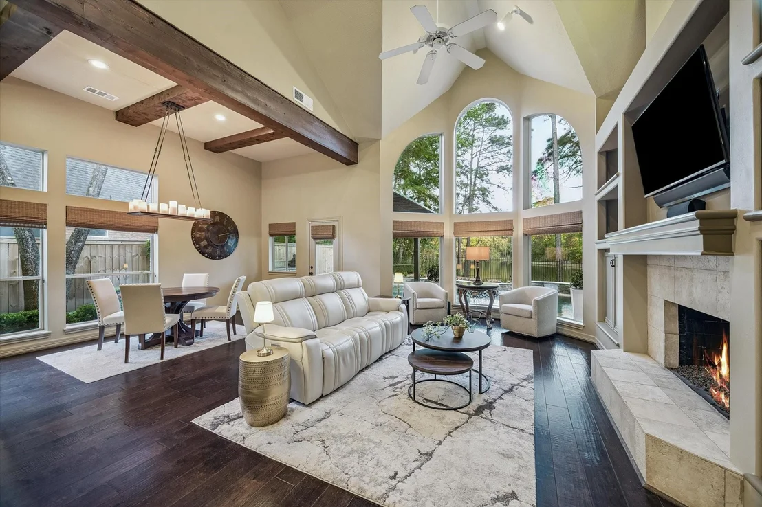 Photo of 6 E Lakemist Circle