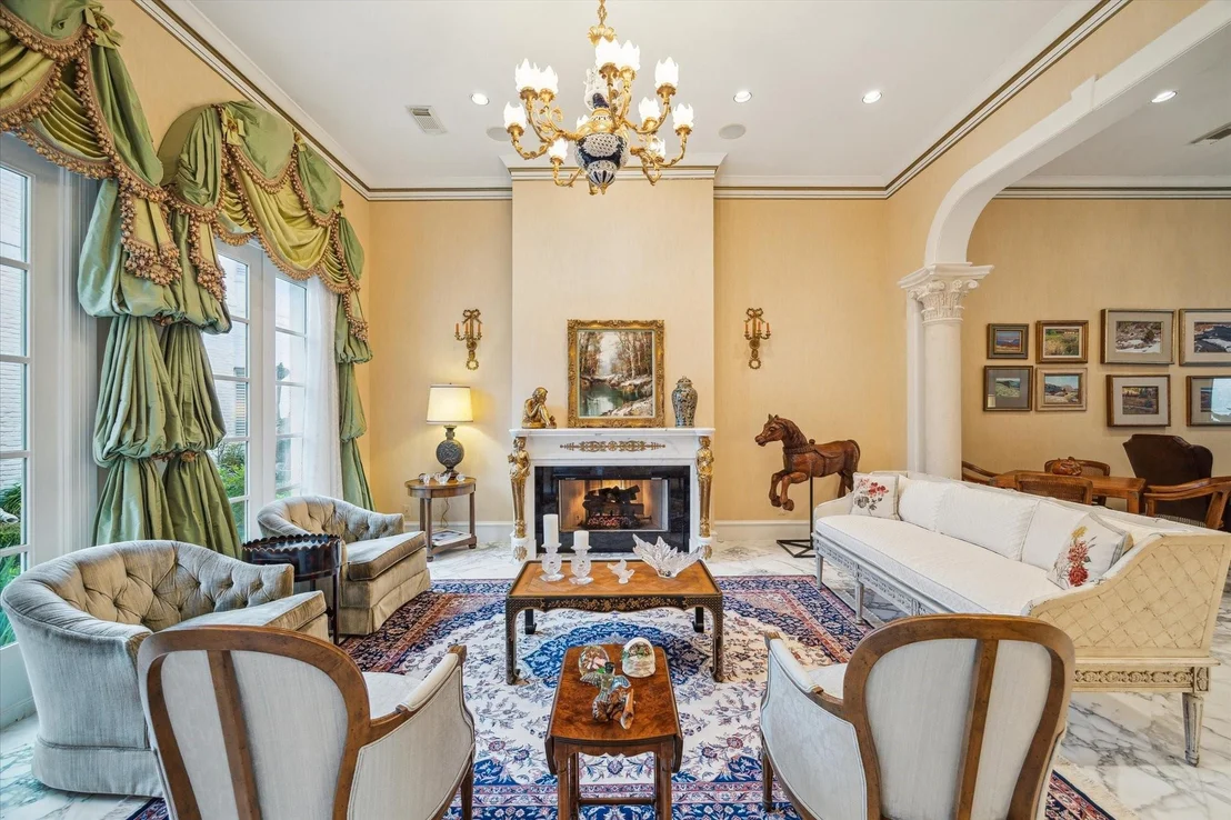 Photo of 33 W Oak Drive