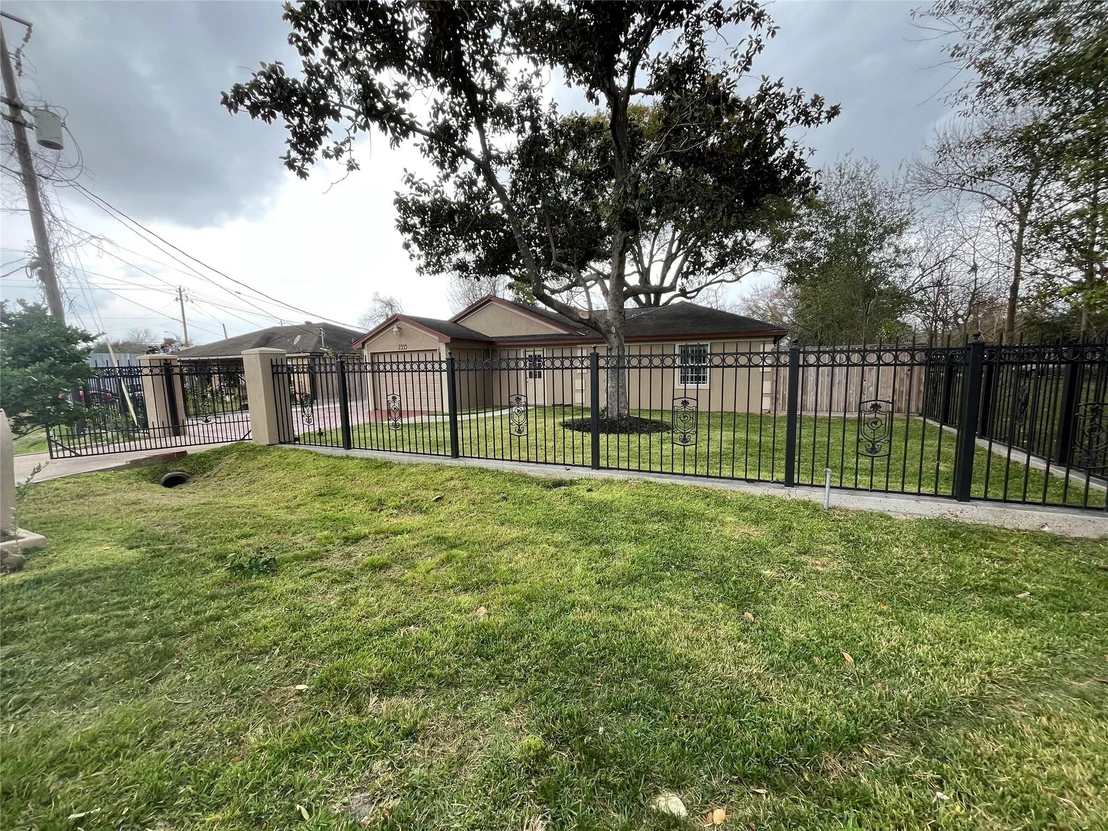 Photo of 2315 Langley Road