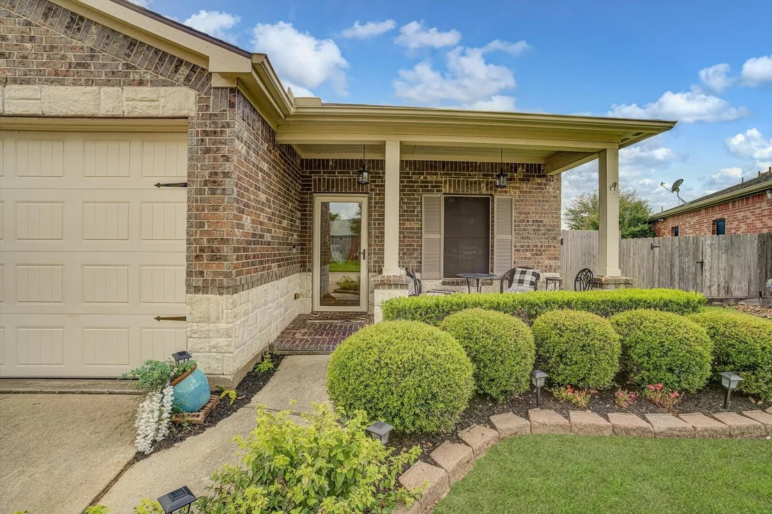 Photo of 630 W Newport Bend