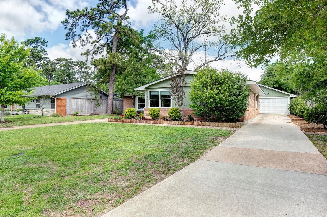 Photo of 722 Azaleadell Drive