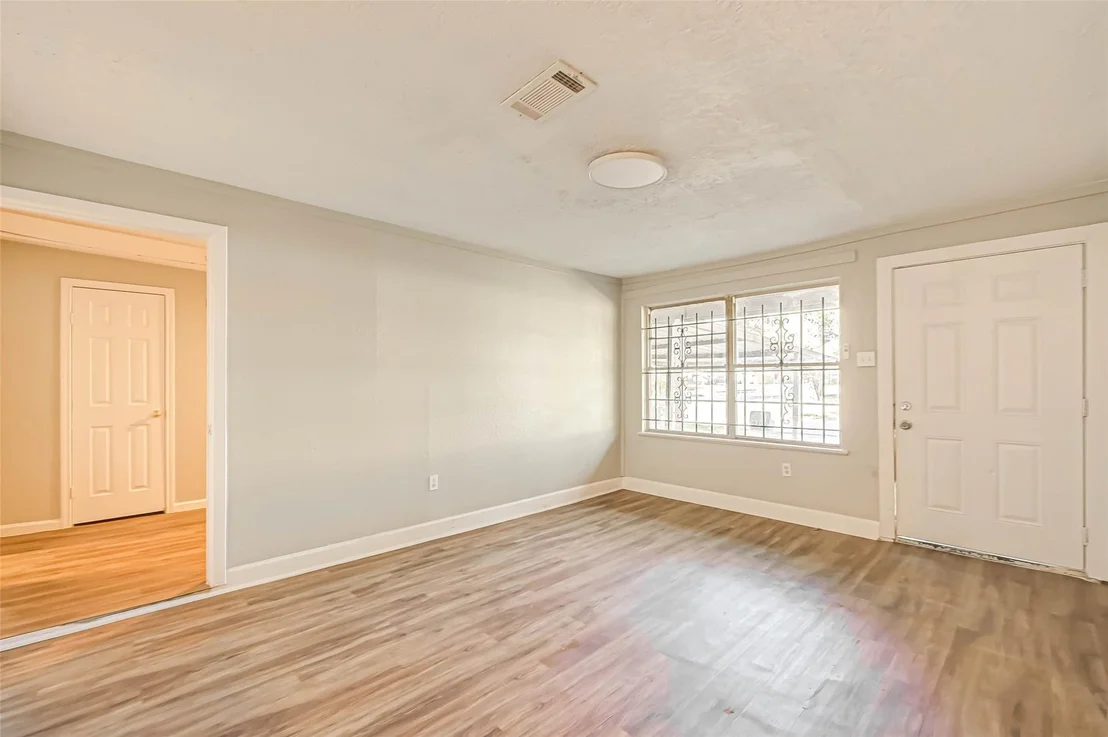 Photo of 5102 Lyndhurst Drive
