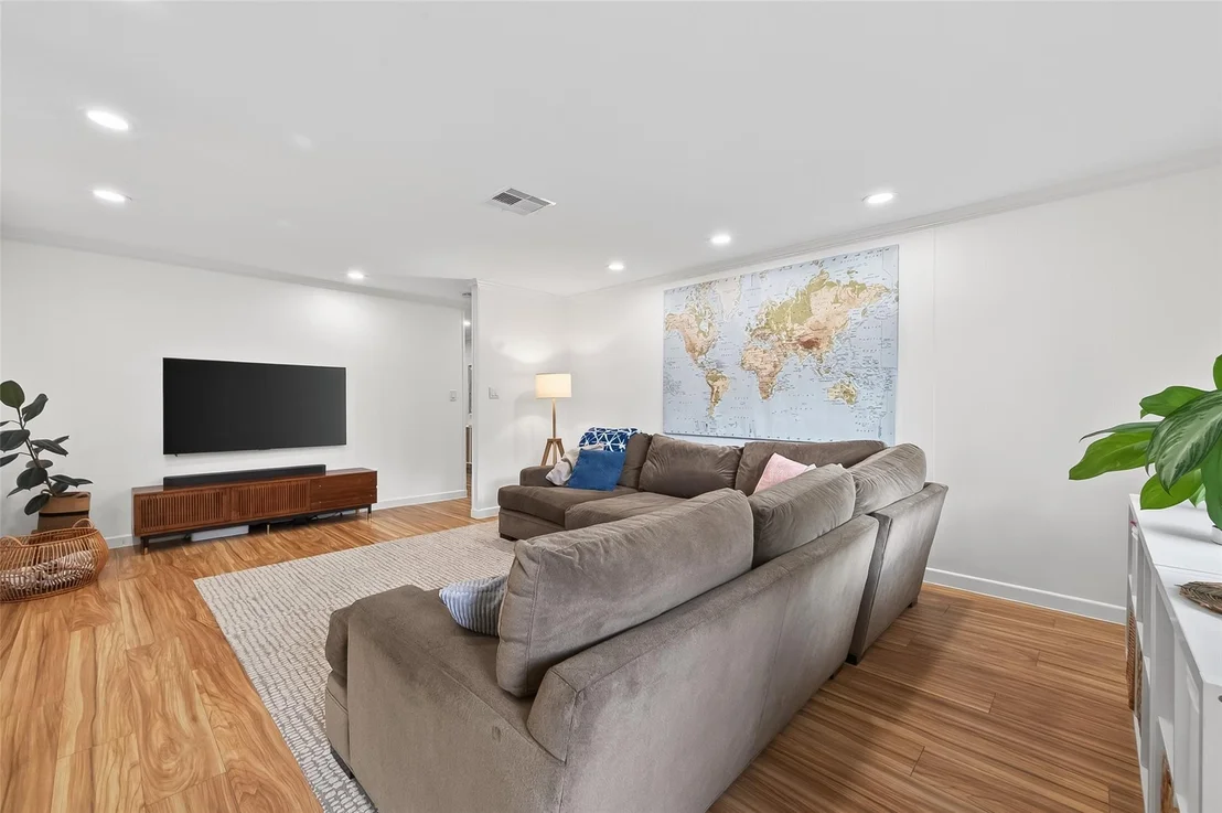 Photo of 5715 Claridge Drive
