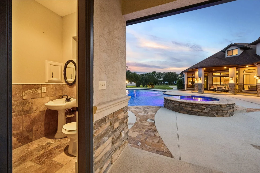 Photo of 6810 Anthonia Lane